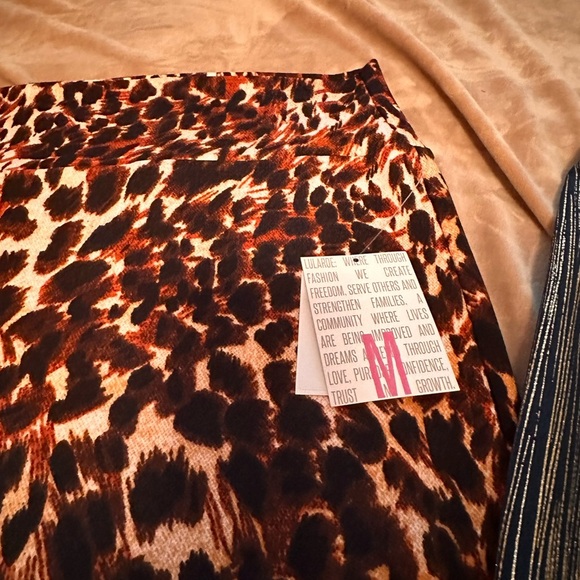 Lularoe Cassie Lot of 2 Skirts M NWT - Picture 3 of 4